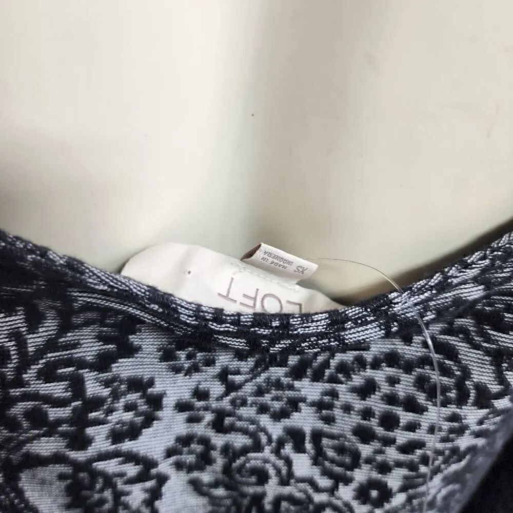 Loft xs top nwt R11 - Picture 3 of 5